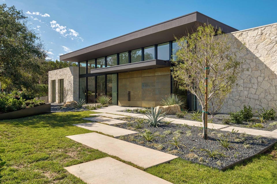 a-quintet-of-gated-homes-near-austin-is-an-architectural-standout